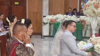 Suasana Pemberkatan Anak Hotman Paris, Lamborghini dan Bentley Nyata Adanya