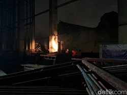 Damkar Masih Berjibaku Padamkan Kebakaran Museum Nasional