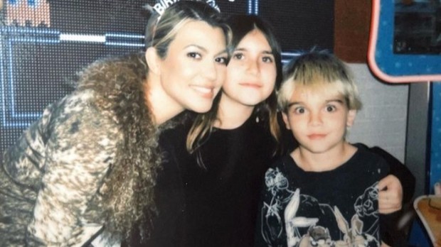 Kourtney Kardashian dan anak-anaknya/Foto: Instagram.com/kourtneykardash Deretan selebriti yang terapkan peraturan ketat ke anak-anak mereka