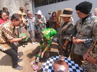 Momen Peletakan Batu Pertama Masjid Wanitatama di Yogyakarta