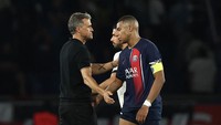 Musim memang masih panjang, pelatih Luis Enrique mungkin masih mencari strategi terbaik dan butuh adaptasi bagi para pemain barunya (AFP)