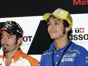 Dulu Sikut-sikutan, Kini Biaggi Puji Rossi: Makin Tua, Makin Bijaksana