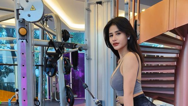 8 Potret Maya Asmara Pemain FTV yang Suka Berbagi untuk Atasi Kesepian