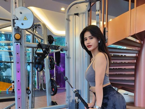 8 Potret Maya Asmara Pemain FTV yang Suka Berbagi untuk Atasi Kesepian
