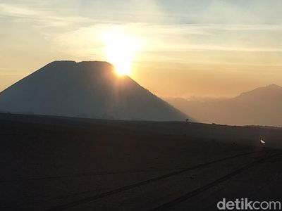 Pemandangan Terbaru Bromo Pascaterbakar Flare Prewedding
