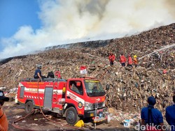 Kebakaran TPA Putri Cempo, 56 Unit Damkar Jogja hingga Magelang Diterjunkan