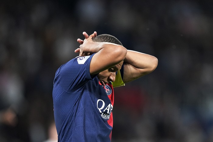 PSG PSG's Kylian Mbappe reacts after missing a scoring chance during the French League One soccer match between Paris Saint Germain and Nice at Parc des Princes stadium in Paris, Friday, Sept. 15, 2023. (AP Photo/Michel Euler)