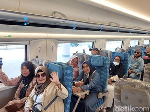 Celetukan Warga Bandung Jajal Kereta Cepat: Seperti di Luar Negeri! Celetukan Warga Bandung Jajal Kereta Cepat: Seperti di Luar Negeri!