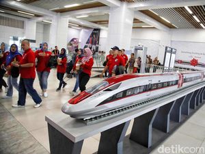 Kereta Cepat Layani 8 Perjalanan/Hari Saat Uji Coba Gratis