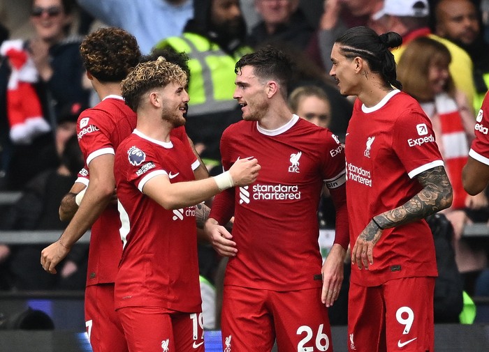 Soccer Football - Premier League - Wolverhampton Wanderers v Liverpool - Molineux Stadium, Wolverhampton, Britain - September 16, 2023 Liverpools Andrew Robertson celebrates scoring their second goal with Harvey Elliott and Darwin Nunez REUTERS/Dylan Martinez NO USE WITH UNAUTHORIZED AUDIO, VIDEO, DATA, FIXTURE LISTS, CLUB/LEAGUE LOGOS OR LIVE SERVICES. ONLINE IN-MATCH USE LIMITED TO 45 IMAGES, NO VIDEO EMULATION. NO USE IN BETTING, GAMES OR SINGLE CLUB/LEAGUE/PLAYER PUBLICATIONS.