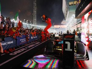 Hasil F1 GP Singapura 2023: Sainz Menang, Tiga Besar Tanpa Red Bull Hasil F1 GP Singapura 2023: Sainz Menang, Tiga Besar Tanpa Red Bull