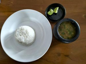 Nikmat dan Uniknya Empal Gentong di Rumah Makan H. Irwan Nikmat dan Uniknya Empal Gentong di Rumah Makan H. Irwan