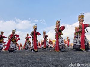 Berkah Ekonomi Lokal di Antara Jejak Tapak Gandrung Sewu Pantai Marina Boom Berkah Ekonomi Lokal di Antara Jejak Tapak Gandrung Sewu Pantai Marina Boom