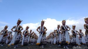 1.290 Penari Tampil Memukau Dalam Festival Gandrung Sewu 2023 di Banyuwangi