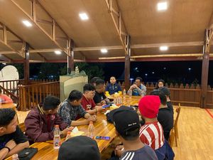 Aksa Mahmud Temui Aliansi Mattoanging Bahas Harga Tiket PSM Makassar Aksa Mahmud Temui Aliansi Mattoanging Bahas Harga Tiket PSM Makassar