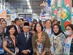 Saat Wapres Maruf Jadi Sasaran Foto Ibu-Ibu WNI di China-ASEAN Expo