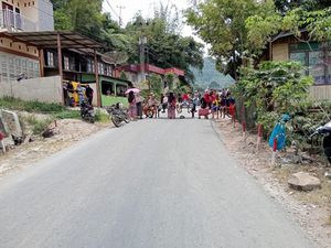 Jalan Kerinci-Merangin Sempat Ditutup Lagi, Ini Tuntutan Warga Jalan Kerinci-Merangin Sempat Ditutup Lagi, Ini Tuntutan Warga