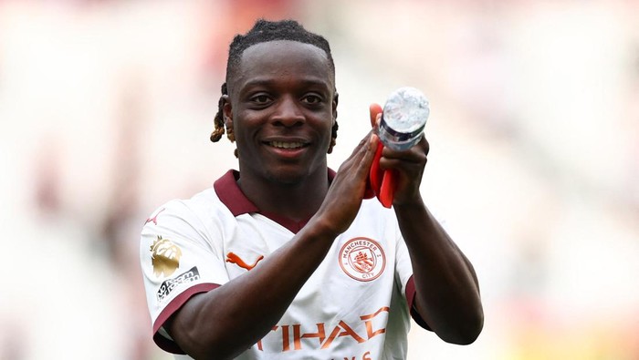 Soccer Football - Premier League - West Ham United v Manchester City - London Stadium, London, Britain - September 16, 2023 Manchester Citys Jeremy Doku celebrates after the match Action Images via Reuters/Andrew Boyers NO USE WITH UNAUTHORIZED AUDIO, VIDEO, DATA, FIXTURE LISTS, CLUB/LEAGUE LOGOS OR LIVE SERVICES. ONLINE IN-MATCH USE LIMITED TO 45 IMAGES, NO VIDEO EMULATION. NO USE IN BETTING, GAMES OR SINGLE CLUB/LEAGUE/PLAYER PUBLICATIONS.