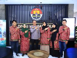 HUT Ke-72 Humas Polri, Kadiv Humas Berangkatkan 4 Jurnalis Umrah