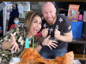 Keseruan Melaney Ricardo Saat Jajan Bakso hingga Makan di Restoran Mewah