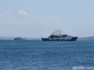 Mati Mesin, KMP Gerbang Samudra 2 Kandas di Selat Bali