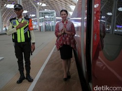 Heboh Pramugari Kereta Cepat Wajib Bisa Mandarin, Betulkah?