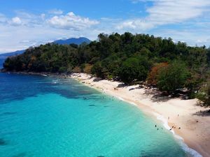 Menikmati Indahnya Lanskap Pantai Paal Likupang