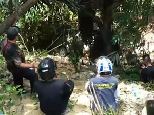 Mobil Bawa Rombongan Anak TK di Muna Terjun ke Jurang Saat Hendak Menyalip Mobil Bawa Rombongan Anak TK di Muna Terjun ke Jurang Saat Hendak Menyalip