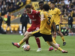 Laga Wolverhampton vs Liverpool dalam lanjutan Liga Inggris berlangsung di Molineux, Sabtu (16/9/2023) malam WIB. Liverpool langsung dibuat kewalahan sejak sepak mula oleh pressing agresif tuan rumah.  