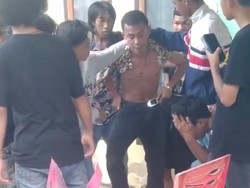 Apes 2 Pria Babak Belur Diamuk Massa Saat Hendak Jual Motor Curian di Kendari