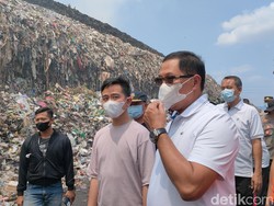 Gibran Tinjau TPA Putri Cempo yang Kebakaran: Saya Mohon Maaf