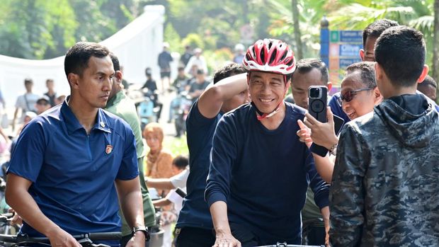 Presiden Jokowi bersepeda di Kebun Raya Bogor (Dok. Muchlis Jr - Biro Pers Sekretariat Presiden)