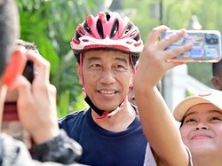 Jokowi Berakhir Pekan dengan Bersepeda dan Sapa Warga di Kebun Raya Bogor