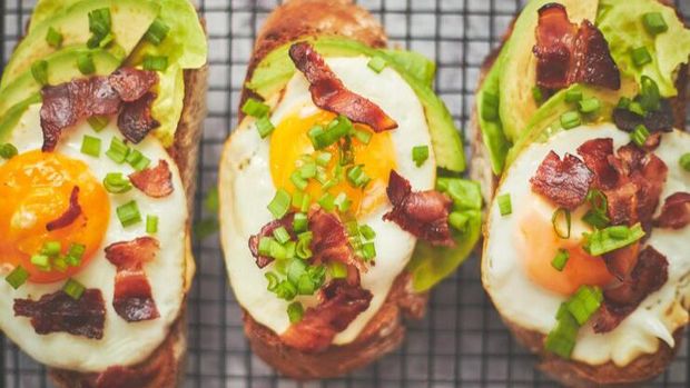 Roti panggang alpukat/Foto: Freepik.com/Studio_OMG