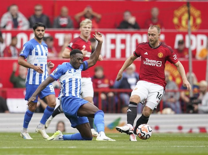 Manchester United kalah lagi. Bermain di kandang sendiri, MU dipermalukan Brighton dengan skor akhir 1-3. Pertandingan Liga Inggris antara MU vs Brighton berlangsung di Old Trafford, Sabtu (16/9/2023) malam WIB.