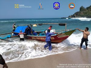 Detik-detik Wisatawan Terseret Arus Palung Pantai Sedahan Gunungkidul