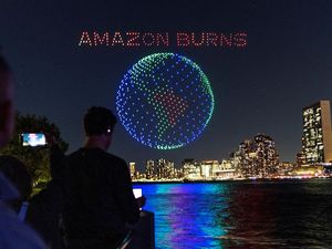 1.000 Drone Terangi Langit New York Bawa Pesan Perubahan Iklim