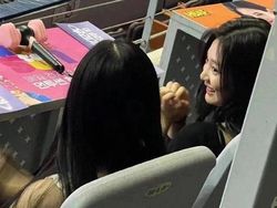 Fans Potret aespa Nonton Konser BLACKPINK di Seoul