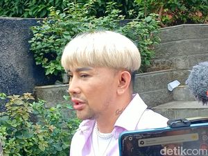 Caren Delano Jadi Wedding Stylist untuk Billy Syahputra dan Vika Kolesnaya Caren Delano Jadi Wedding Stylist untuk Billy Syahputra dan Vika Kolesnaya