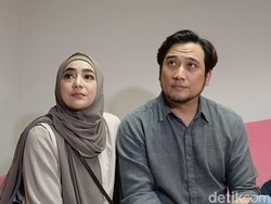 Pengalaman Cindy Fatikasari dan Tengku Firmansyah Lihat Kebakaran Bromo