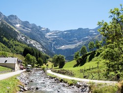 Terpopuler: Viral Bikin Warga Desa Ini Larang Pengunjung Pakai Mobil