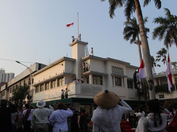 Melihat Drama Kolosal Perobekan Bendera Belanda di Surabaya