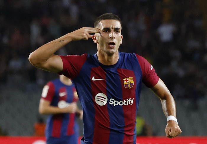 Soccer Football - LaLiga - FC Barcelona v Real Betis - Estadi Olimpic Lluis Companys, Barcelona, Spain - September 16, 2023 FC Barcelonas Ferran Torres celebrates scoring their third goal REUTERS/Albert Gea