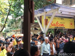 Usai Kuliah Kebangsaan, Ganjar Nostalgia Kunjungi FISIP UI Usai Kuliah Kebangsaan, Ganjar Nostalgia Kunjungi FISIP UI
