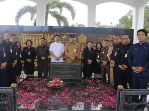 Jelang HUT Ke-59 Sulut, Olly Dondokambey Ziarah ke Makam Mantan Gubernur