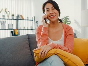 Dear Pasangan LDR, Ini 4 Tips Hemat Telponan Biar Kantong Nggak Jebol Dear Pasangan LDR, Ini 4 Tips Hemat Telponan Biar Kantong Nggak Jebol