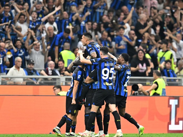 Soccer Football - Serie A - Inter Milan v AC Milan - San Siro, Milan, Italy - September 16, 2023 Inter Milan's Marcus Thuram celebrates scoring their second goal with teammates REUTERS/Daniele Mascolo