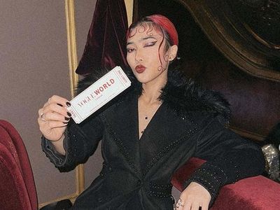 Foto: Isyana Sarasvati Eksis di Vogue World, Ketemu Kate Winslet dan Anna Wintour