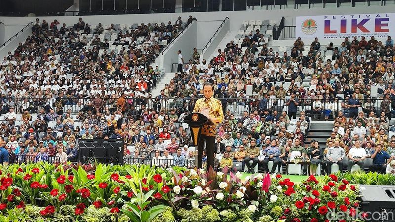 Jokowi: Nanti Kalau Musim Hujan Datang Semua Tanam Pohon, Setuju?