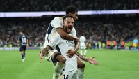 Padahal, Madrid memiliki kedalaman skuad yang tidak terlalu mumpuni. Tepatnya di pos lini pertahanan dan lini serang, penyerang tengahnya cuma satu (Reuters)